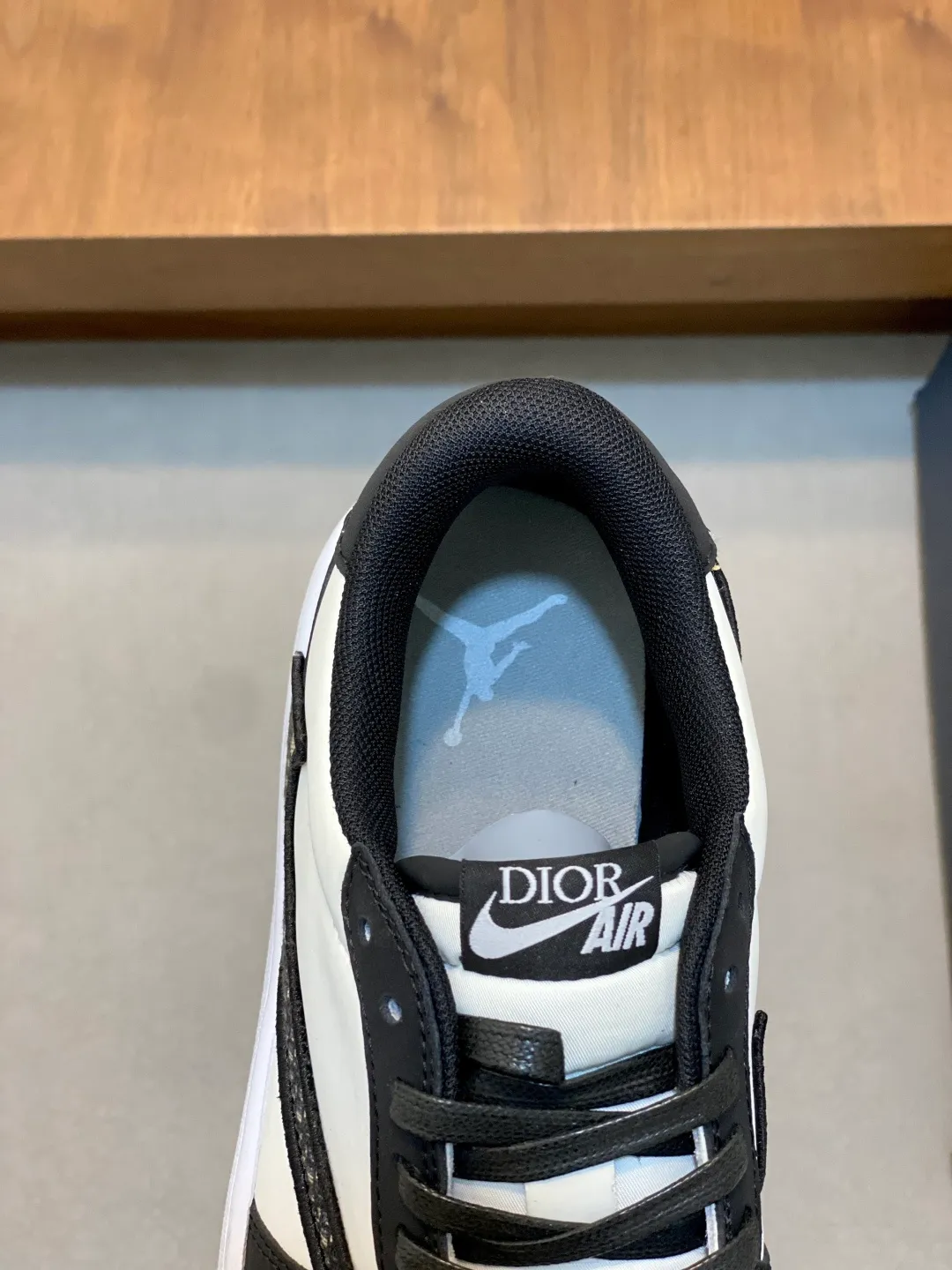 Men's shoes 💰700 [Dior-AIR] Dior co-branded model - high-end quality original single casual sports sneakers - upper: 🔝 silk calfskin, toe punching technology, tongue, brand cloth label, heel. embroidered brand logo - lining: brand canvas - outsole: original TPR·rubber·two-color molded outsole -super high quality control·fine workmanship·prominent (high-end·luxury·grade) -Size: 39-44 (38, 45, 46, can be customized)